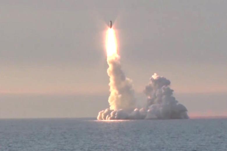 Пуск высокоточной крылатой ракеты с надводного корабля