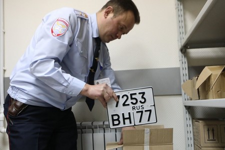 Россиянам разрешили устанавливать нестандартные автомобильные номера