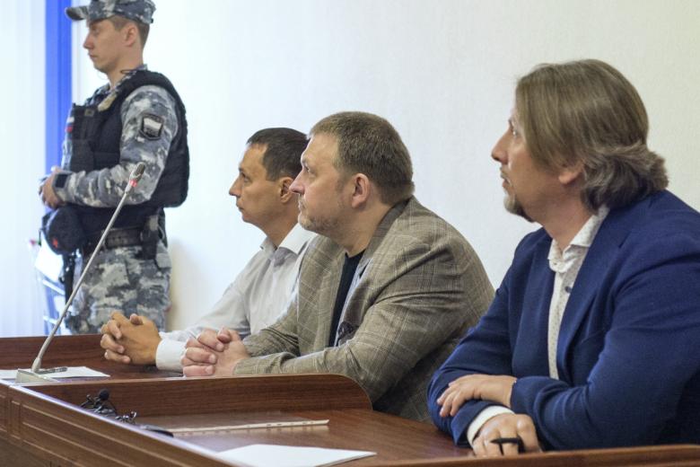 Бывший губернатор Кировской области Никита Белых (второй справа) на заседании Кировского областного суда