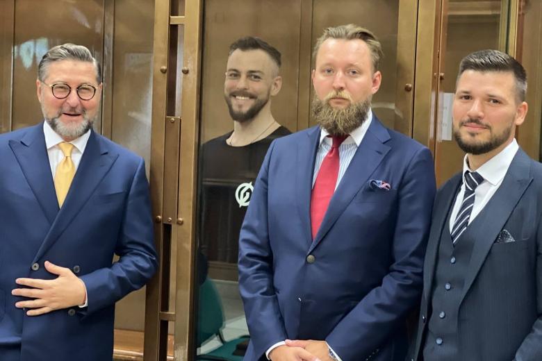 Основатель компании Group-IB Илья Сачков (второй слева)
