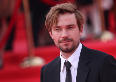 Netflix объявил о съёмках нового сериала в России с Александром Петровым