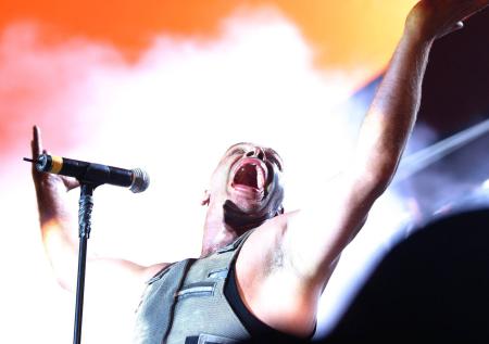 Лидер группы Rammstein попробовал себя в качестве пилота