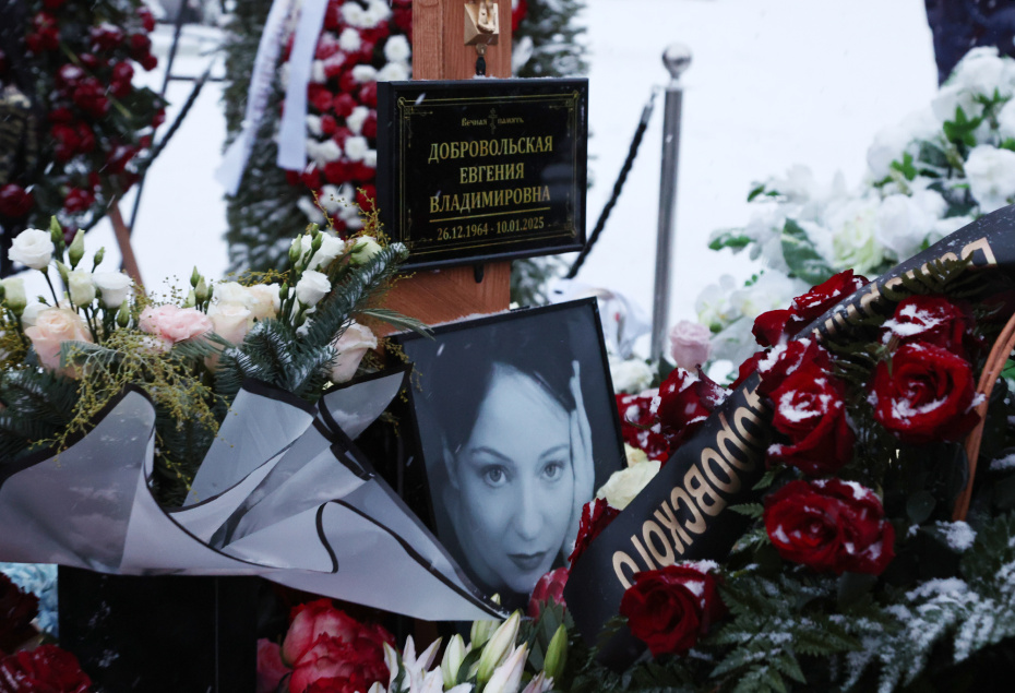 Могила актрисы Евгении Добровольской на Троекуровском кладбище