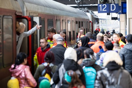 Стало известно, сколько людей каждый день пытаются покинуть Украину