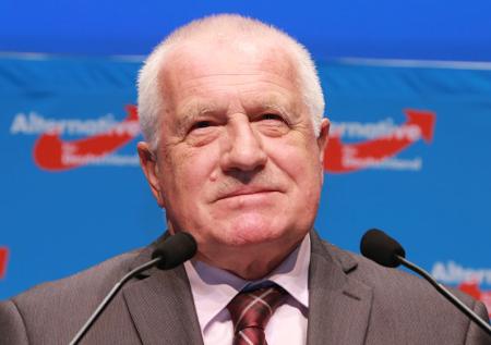 Экс-президент Чехии Клаус отказался возвращать награду РФ