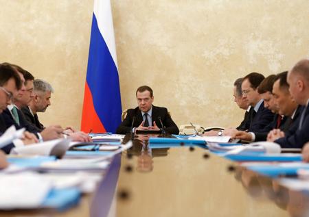 Медведев призвал решить проблему гендерной дискриминации в РФ