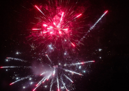 Жителей многоэтажек могут «сдвинуть» от домов для запуска фейерверков