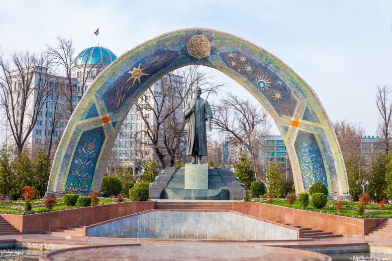 Памятник Рудаки в Душанбе, Таджикистан