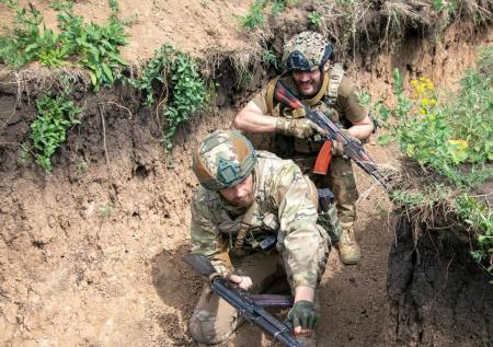 Украинские войска заметили за рытьем окопов в Курской области