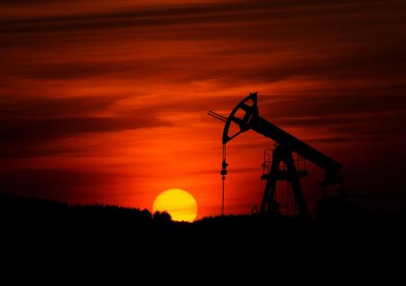 Цена нефти марки Brent опустилась до $98 за баррель впервые с 16 марта