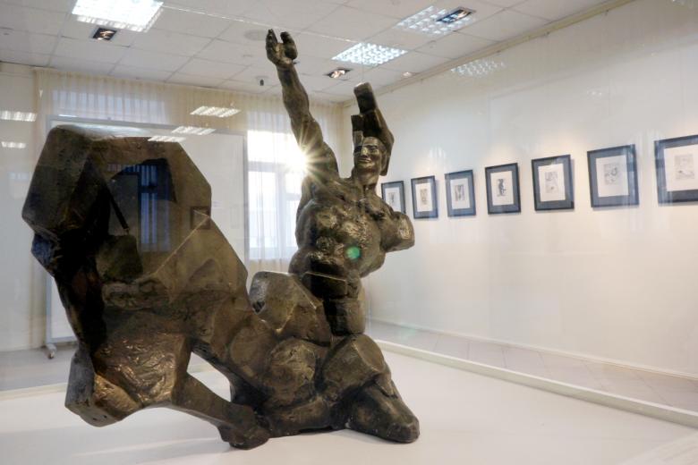 Оригинальная скульптура Эрнста Неизвестного «Кентавр указующий»