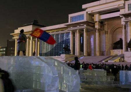 Перед Дворцом правительства Монголии возвели юрту для протестующих