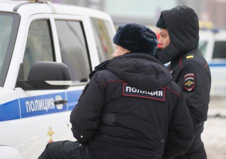 Дети в Подмосковье потушили Вечный огонь снегом