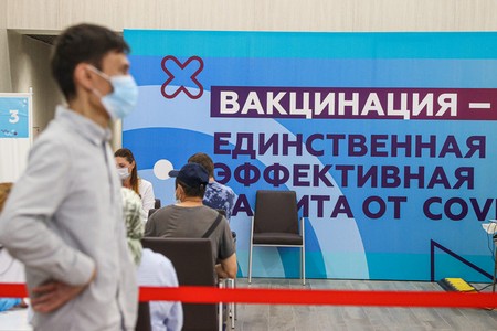 Вирусолог оценил смертность от коронавируса среди привитых и непривитых