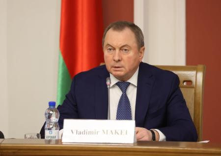 Трагедия Макея: носил вышиванку, если надо, и делал загадочное лицо