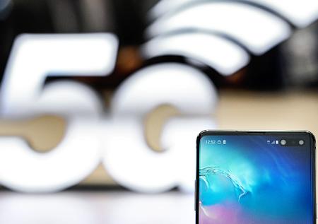 Samsung Galaxy S10 в России оказался популярнее Galaxy S9