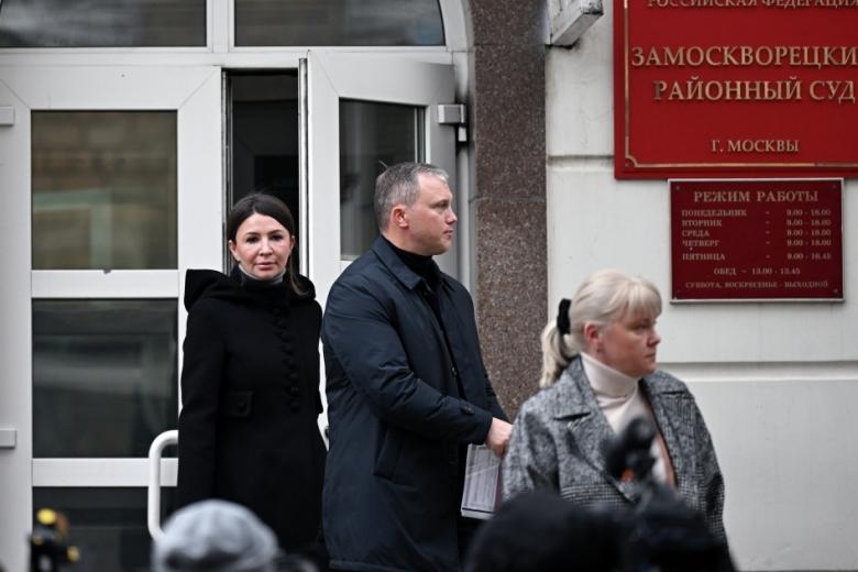 Блогер Елена Блиновская, ее супруг Алексей и адвокат Наталья Сальникова (слева направо)