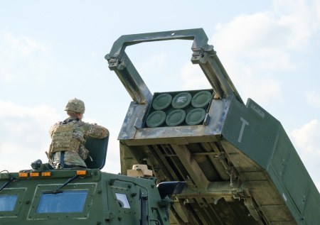 Беженец из Красноармейска рассказал, кто охранял американские HIMARS