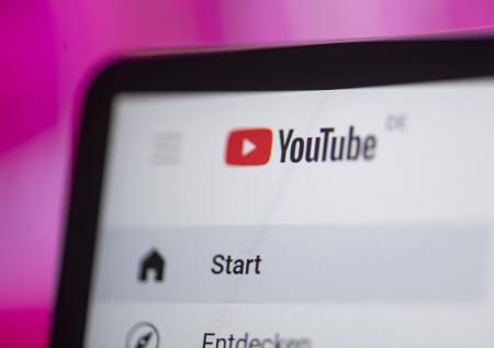 Роскомнадзор опроверг сообщения об ограничении трафика YouTube