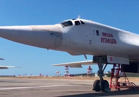 Опубликовано видео приземления Ту-160 в Венесуэле