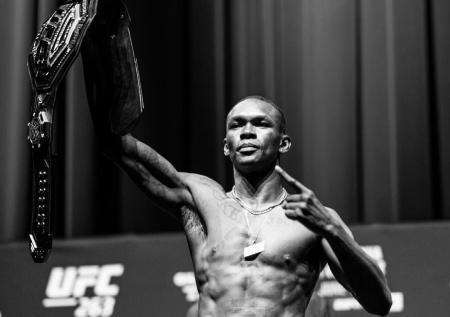 Адесанья победил Веттори в реванше и отстоял титул UFC