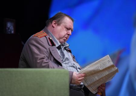 Актёра Александра Семчева выписали из больницы, но он болезнь отрицает