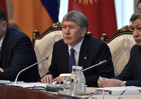 Экс-президента Киргизии склоняют к эмиграции в Россию
