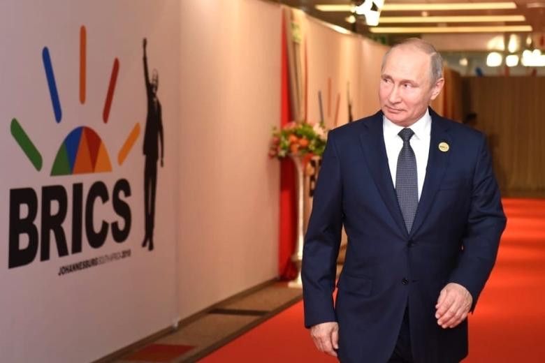 Президент России Владимир Путин перед началом саммита БРИКС в 2018 году