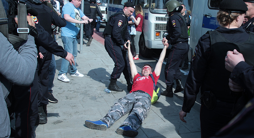 В Москве и других городах 5 мая прошли протестные акции в преддверии четвертой инаугурации Владимира Путина. Некоторые из них были согласованы с властями, другие нет