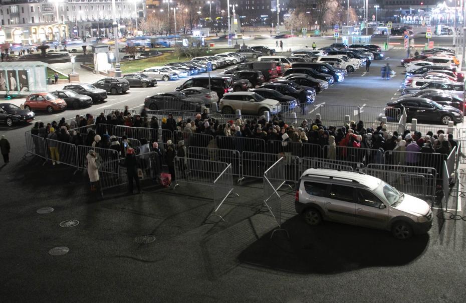 Обстановка у Большого театра ночью