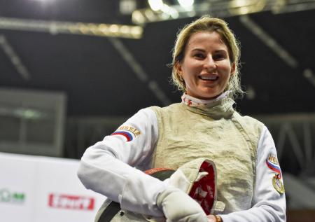 Рапиристку Дериглазову признали лучшей фехтовальщицей России в 2019 году