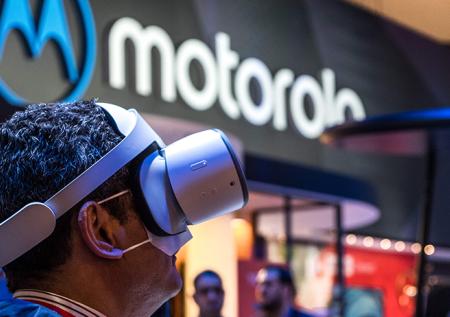 Характеристики складного смартфона Motorola появились в Сети