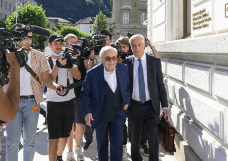 Швейцарский суд оправдал Платини и Блаттера по делу о мошенничестве