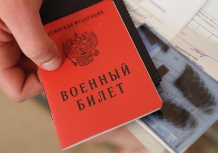 Хоккеиста Сулейманова приговорили к условному сроку за уклонение от армии