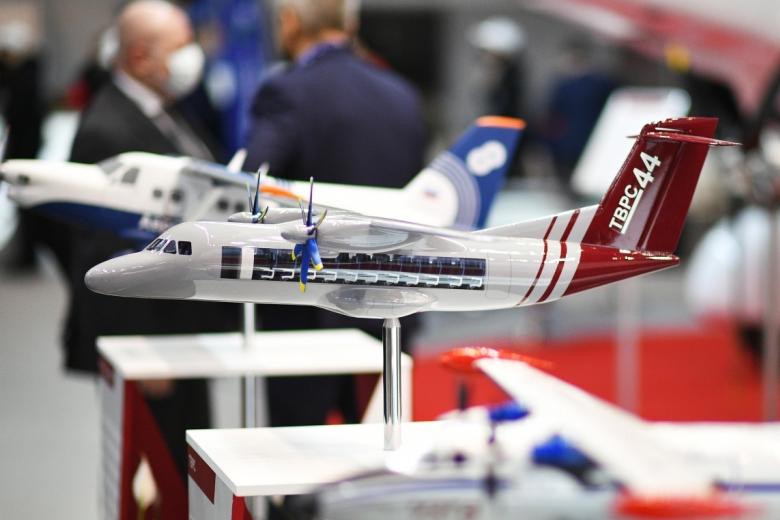 Макет турбовинтового регионального пассажирского самолета ТВРС-44 «Ладога»