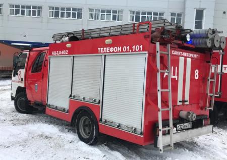 В Петербурге загорелся цех по производству медицинского оборудования