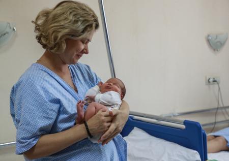 В ГД пообещали разобраться с выпиской новорожденного из московской квартиры