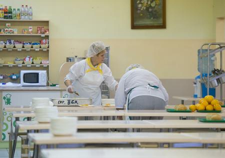 Директор пермской школы заплатит за червей в компоте