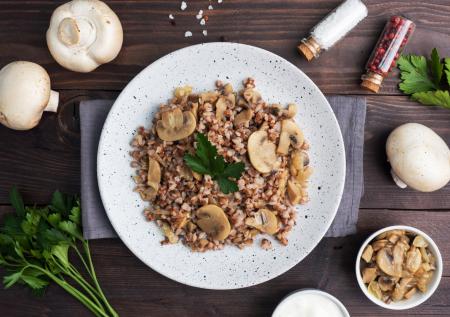 Названы продукты, с которыми необходимо есть грибы