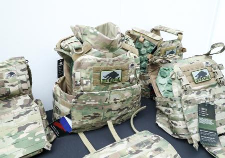 Россиянин отправлял за рубеж боевую экипировку под видом гражданской одежды