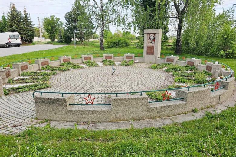 Воинское захоронение советских солдат, погибших в ходе Второй мировой войны в Эбенфурте, Австрия
