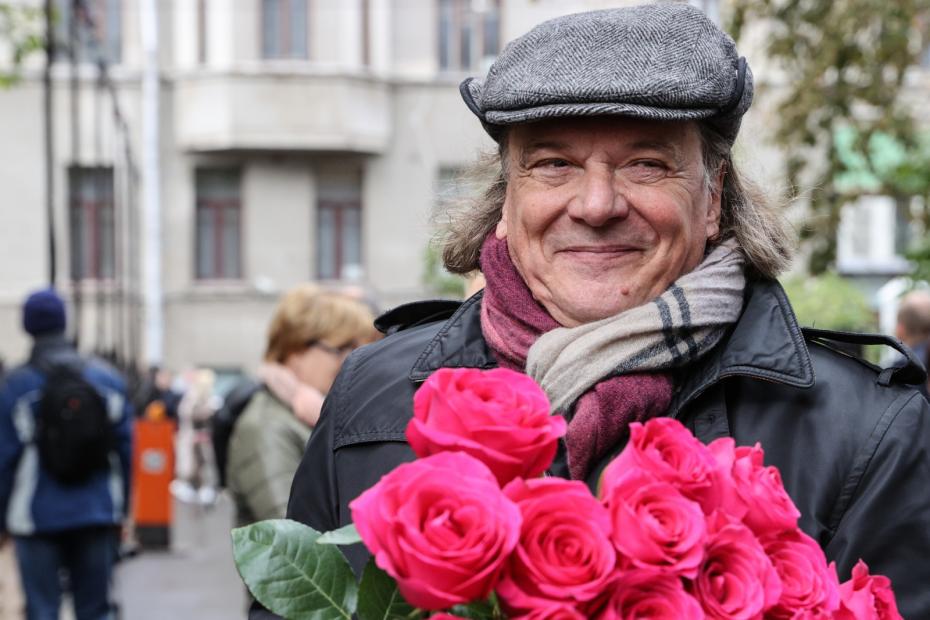Актёр Юрий Васильев на торжественном открытии памятника вахтанговским корифеям
