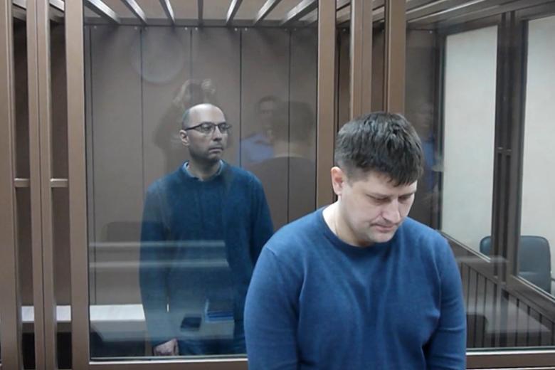 Валерий Серов (на заднем плане)