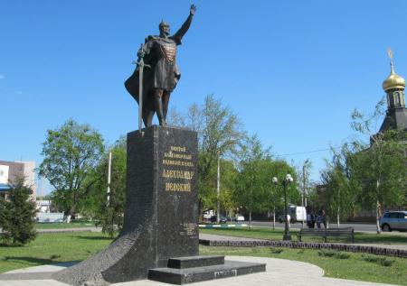 В Харькове снесли памятник Александру Невскому