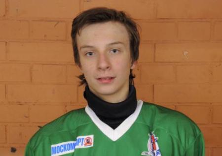 18-летний хоккеист заявил, что экс-игрок НХЛ обманул его на 800 тыс. рублей