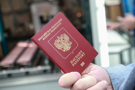 Юрист рассказал, как быстро нужно обновить загранпаспорт при смене пола