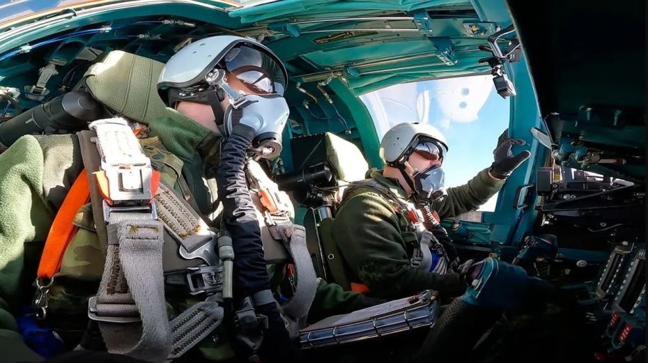 Экипаж истребителя Су-34