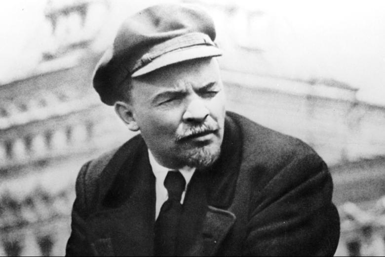 Владимир Ильич Ленин на празднике войск Всевобуча (Всеобщее военное обучение). Первомайская демонстрация. Красная площадь