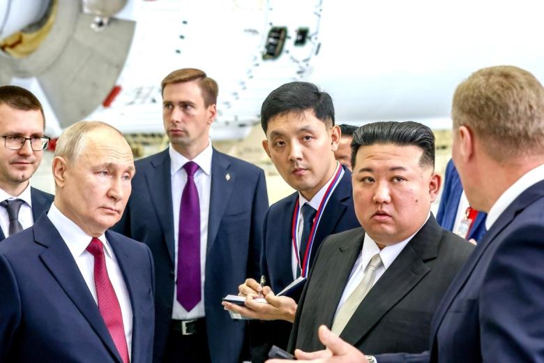 Владимир Путин и Ким Чен Ын на космодроме Восточный