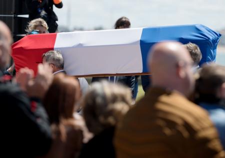 «Солдаты Франции, погибшие на Украине»: что за гробы у Эйфелевой башни